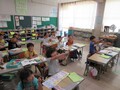 皆で黒板に向かって書き方を確かめます